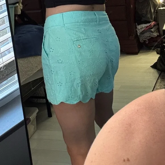 Crown and Ivy scalloped shorts size 8 - Picture 4 of 7